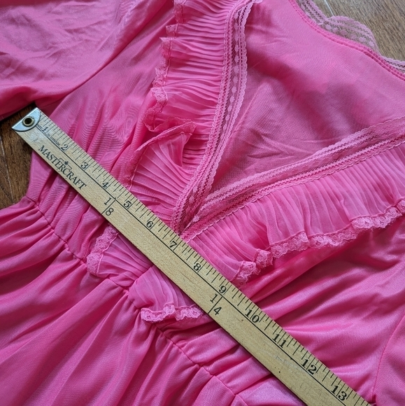 Vintage pink frilly nightgown dress small - Picture 9 of 11